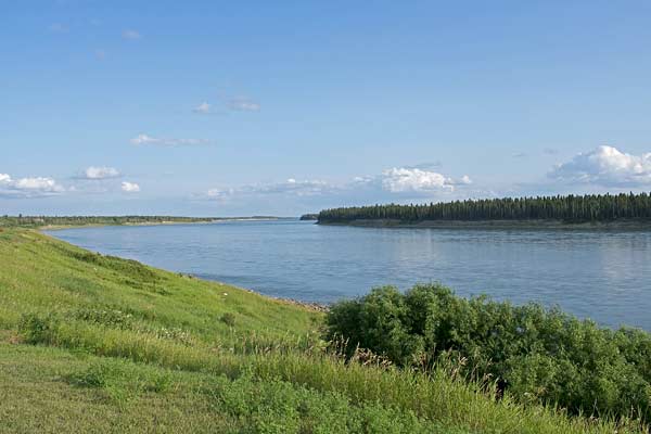 what is the longest river in canada